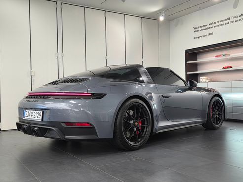 Porsche 911 Targa 4 GTS — пробег 2 460 км — фото 2 из 5