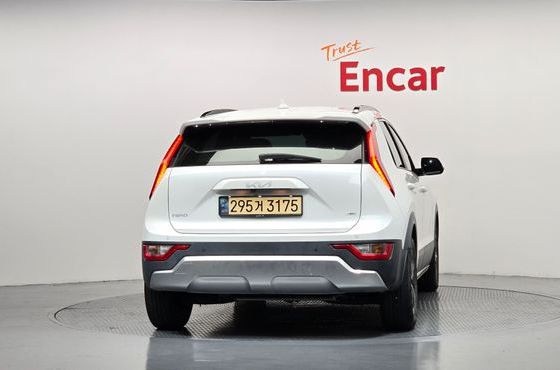 Kia Niro Prestige — пробег 109 296 км — фото 4 из 5