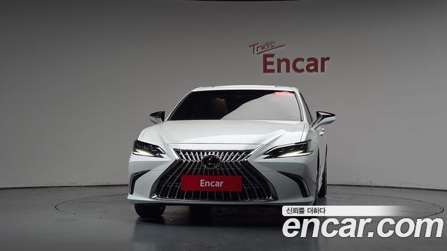 Lexus ES Executive — пробег 36 735 км — фото 3 из 5