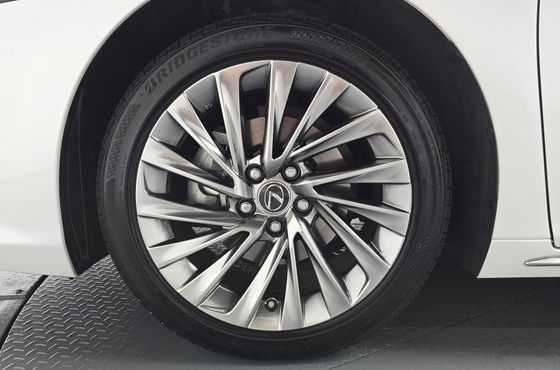 Lexus ES Executive — пробег 36 735 км — фото 5 из 5