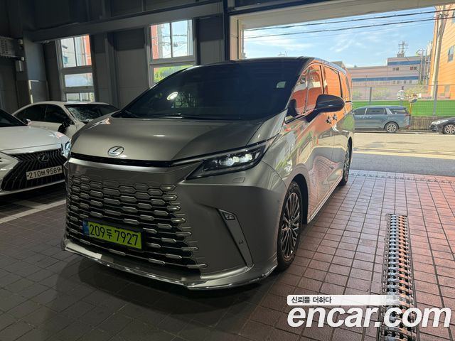 Lexus LM 500h Royal — пробег 7 827 км — фото 1 из 5