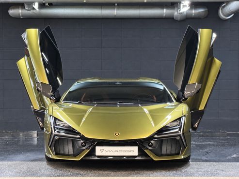 Lamborghini Revuelto 6.5 V12 — пробег 217 км — фото 1 из 5