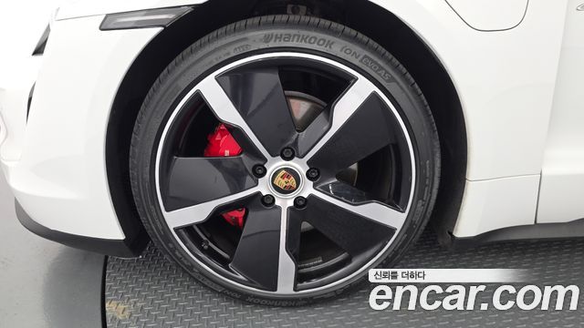 Porsche Taycan 4S — пробег 163 601 км — фото 5 из 5