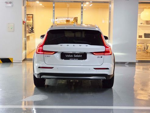 Volvo V60 B5 Ultra AWD — пробег 5 218 км — фото 4 из 5