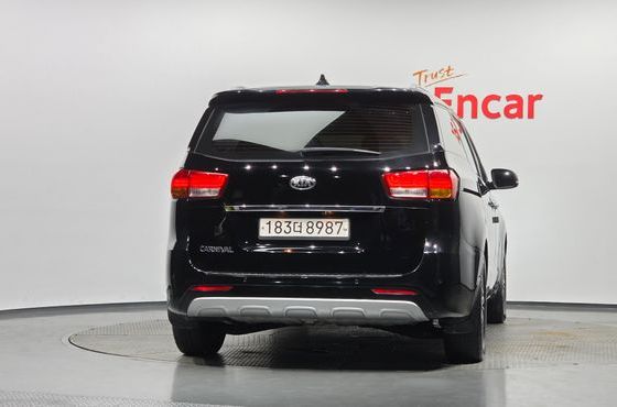 Kia Carnival 9-seater Luxury — пробег 179 208 км — фото 4 из 5