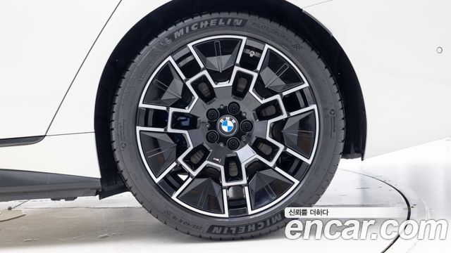 BMW i4 eDrive40 M Sports — пробег 4 500 км — фото 5 из 5