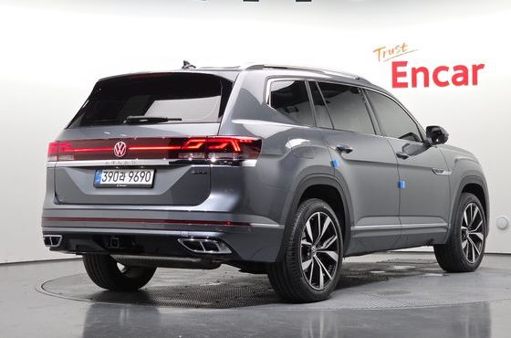 Volkswagen Atlas 2.0 TSI R-LINE 7-Seater — пробег 11 123 км — фото 2 из 5