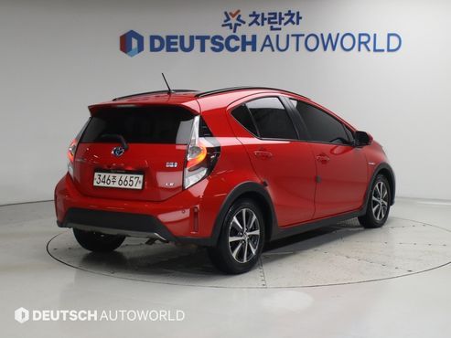Toyota Prius 1.5 Crossover — пробег 71 023 км — фото 2 из 5