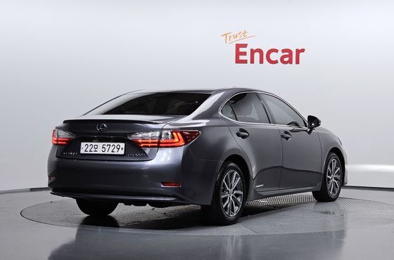 Lexus ES Supreme XV60 — пробег 54 590 км — фото 2 из 5