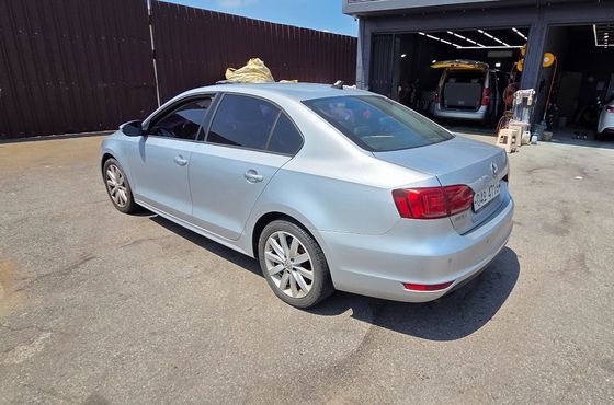 Volkswagen Jetta 2.0 TDI 6th — пробег 215 000 км — фото 3 из 5