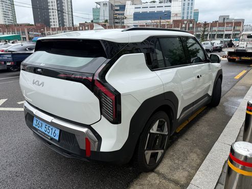 Kia EV3 Long Range 2WD Earth — пробег 20 941 км — фото 3 из 5