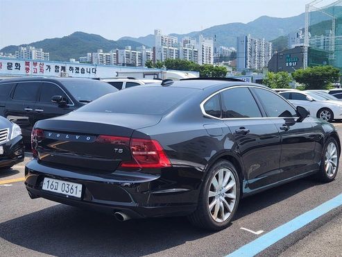 Volvo S90 T5 Momentum — пробег 219 000 км — фото 4 из 5