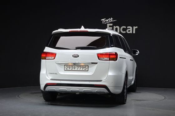 Kia Carnival 9-seater Luxury — пробег 109 694 км — фото 4 из 5