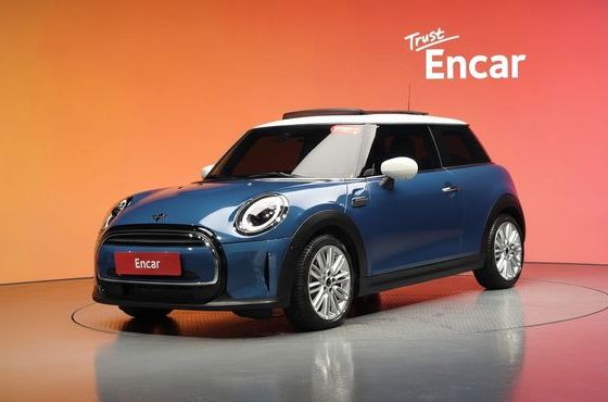Mini Cooper Classic Plus Launch Pack Third Generation — пробег 7 963 км — фото 1 из 5