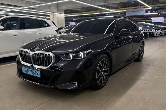 BMW i5 eDrive 40 M Sport — пробег 39 764 км — фото 1 из 5