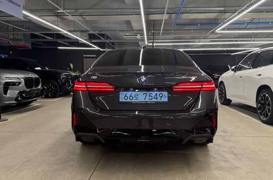 BMW i5 eDrive 40 M Sport — пробег 39 764 км — фото 4 из 5