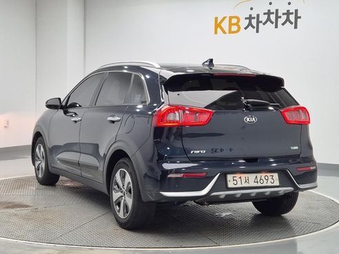 Kia Niro Prestige — пробег 178 547 км — фото 2 из 5