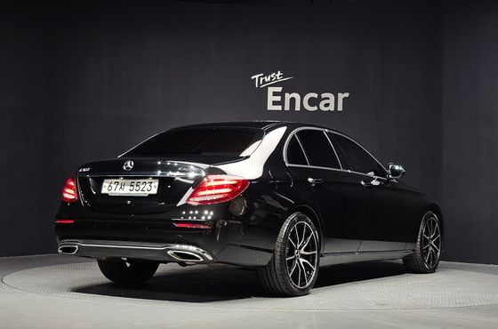 Mercedes-Benz E-Class E300 4MATIC Avnatgarde — пробег 82 742 км — фото 2 из 5