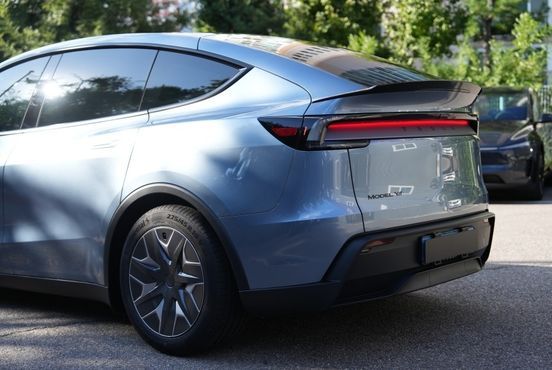 Tesla Model Y L Long Range AWD — пробег 110 км — фото 2 из 5