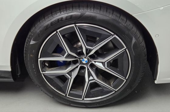 BMW 5-Series 520i M Sport — пробег 4 003 км — фото 5 из 5