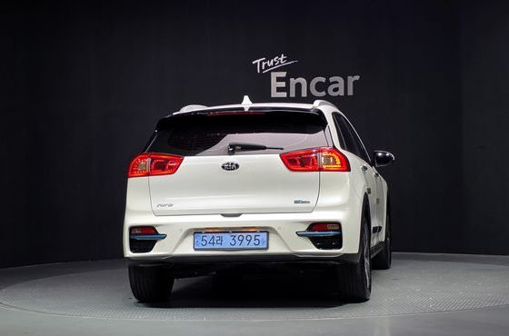 Kia Niro Prestige — пробег 174 526 км — фото 4 из 5