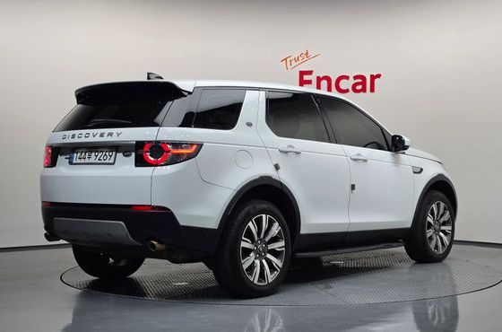Land Rover Discovery Sport 2.0 TD4 HSE Luxury — пробег 77 051 км — фото 2 из 5