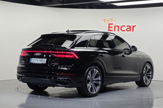 Audi Q8 55 TFSI Quattro Premium — пробег 14 667 км — фото 2 из 5