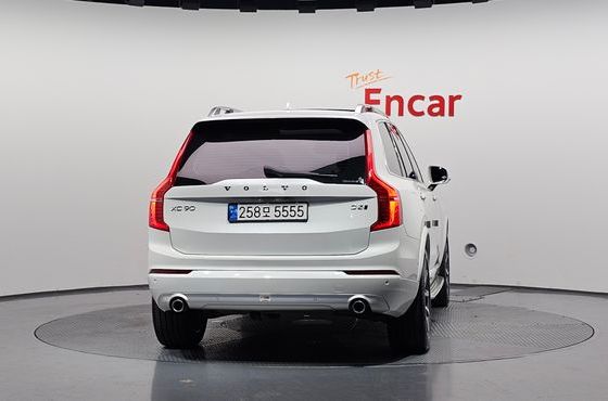 Volvo XC90 D5 Momentum — пробег 140 808 км — фото 4 из 5