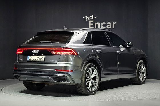 Audi Q8 55 TFSI Quattro Premium — пробег 123 176 км — фото 2 из 5