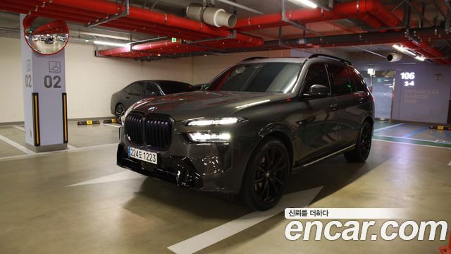 BMW X7 xDrive 40d M Sport 7 STR — пробег 4 000 км — фото 1 из 5