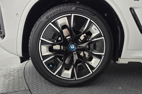 BMW iX3 M Sports — пробег 42 180 км — фото 5 из 5
