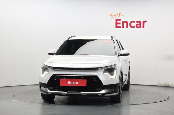 Kia Niro Prestige — пробег 4 261 км — фото 3 из 5