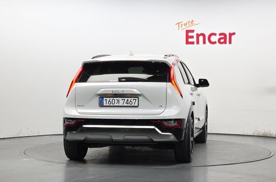 Kia Niro Prestige — пробег 4 261 км — фото 4 из 5