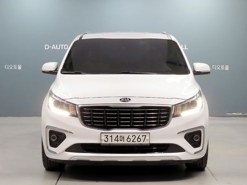 Kia Carnival 9-Seater Luxury — пробег 211 232 км — фото 2 из 5
