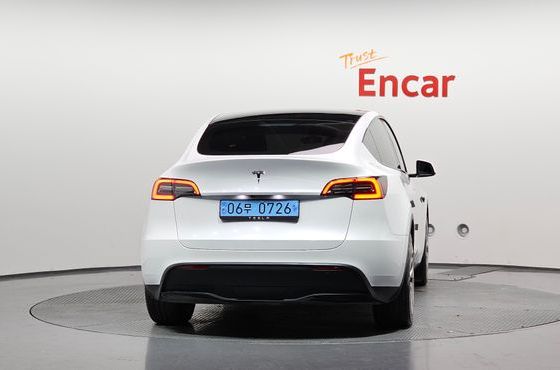 Tesla Model Y RWD — пробег 31 040 км — фото 4 из 5