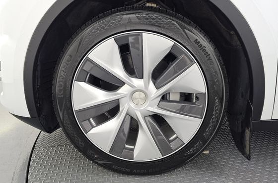 Tesla Model Y RWD — пробег 31 040 км — фото 5 из 5
