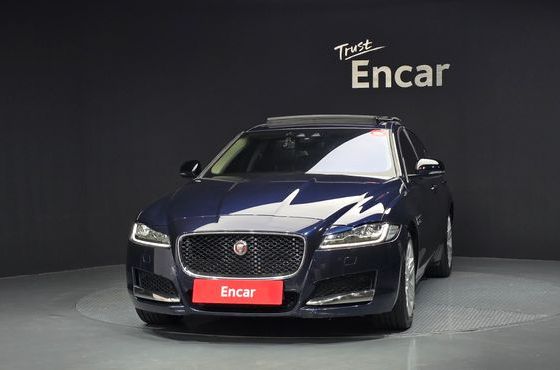 Jaguar XF 20d Portfolio AWD — пробег 174 192 км — фото 3 из 5