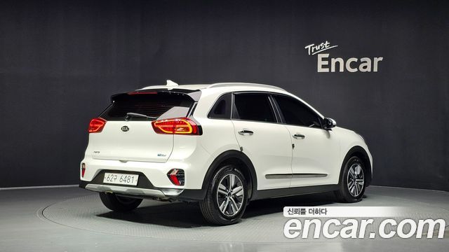 Kia Niro 1.6 HEV Prestige — пробег 132 587 км — фото 2 из 5