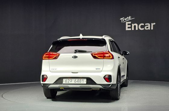 Kia Niro 1.6 HEV Prestige — пробег 132 587 км — фото 4 из 5