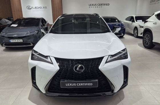 Lexus UX 2.0 F-Sport 2WD — пробег 5 495 км — фото 3 из 5