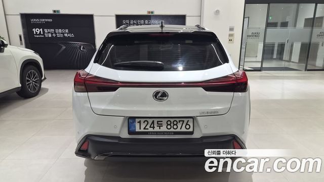 Lexus UX 2.0 F-Sport 2WD — пробег 5 495 км — фото 4 из 5