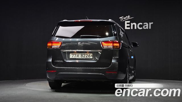 Kia Carnival из Кореи Encar