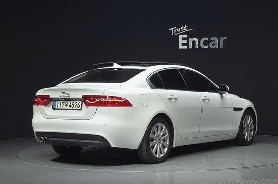 Jaguar XE 20d Prestige — пробег 120 134 км — фото 2 из 5