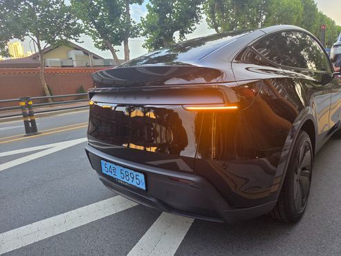 Tesla Model Y Premium RWD — пробег 1 639 км — фото 3 из 5