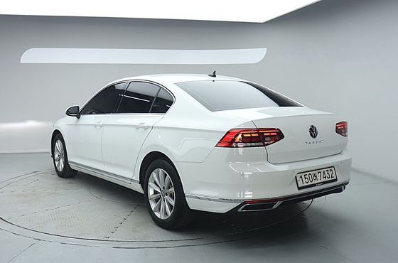 Volkswagen Passat 2.0 TDI Premium — пробег 55 584 км — фото 3 из 5