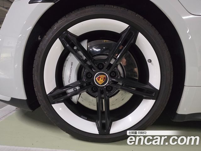 Porsche Taycan Turbo — пробег 58 000 км — фото 5 из 5
