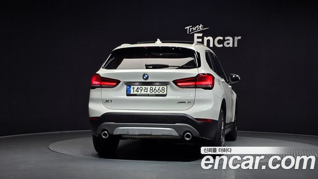 BMW X1 xDrive 20i xLine — пробег 66 859 км — фото 4 из 5