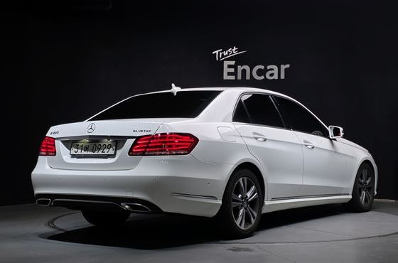 Mercedes-Benz E-Class E220 Bluetec Avantgarde — пробег 85 637 км — фото 2 из 5