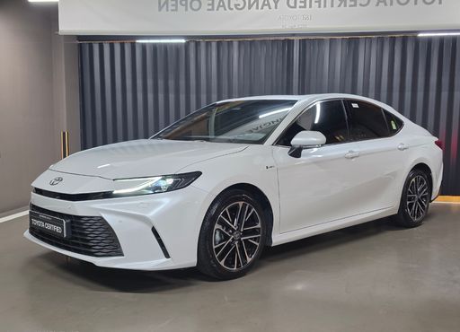 Toyota Camry 2.5 XLE Hybrid — пробег 20 612 км — фото 1 из 5