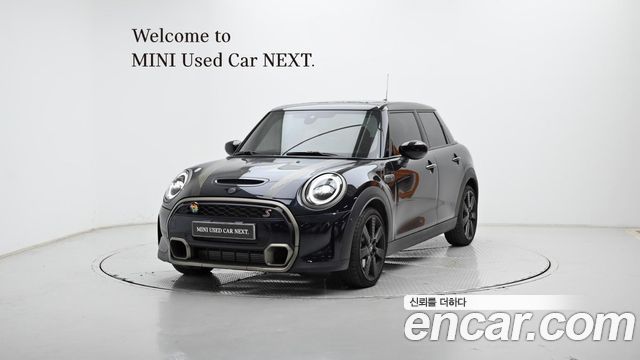 Mini Cooper 5Door Resolute Edition 3rd Gen — пробег 6 495 км — фото 1 из 5